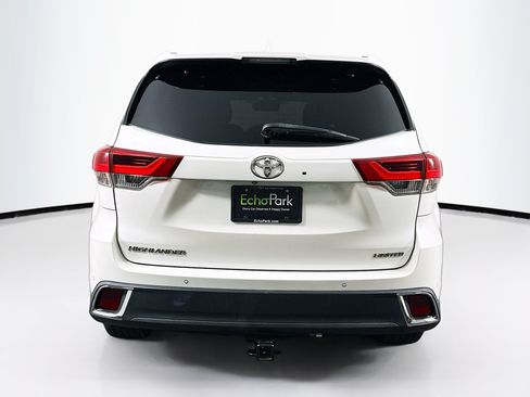 Used 2018 Toyota Highlander Limited Platinum FWD image 7