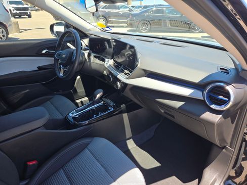 Used 2025 Chevrolet Trax LT w/ Driver Confidence Package FWD image 26