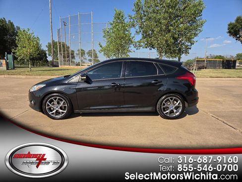 Used 2013 Ford Focus SE FWD image 1