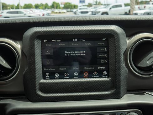 Used 2022 Jeep Wrangler Sport AWD/4WD image 17