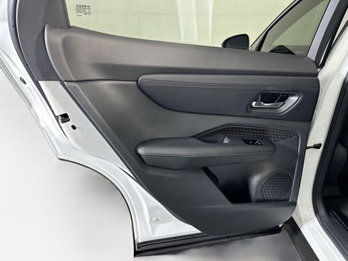 Used 2023 Nissan Ariya FWD image 27