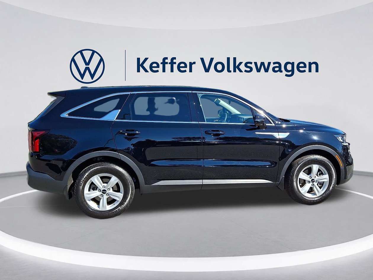 Used 2023 Kia Sorento LX FWD image 7