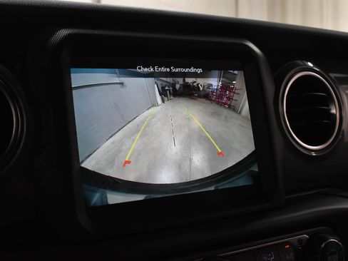 Used 2023 Jeep Wrangler Unlimited Sahara w/ LED Lighting Group AWD/4WD image 17