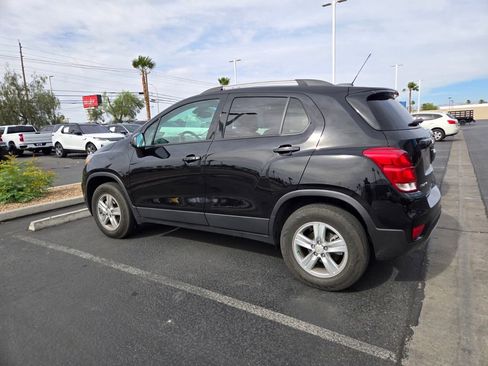Used 2022 Chevrolet Trax LT w/ LT Convenience Package AWD/4WD image 2