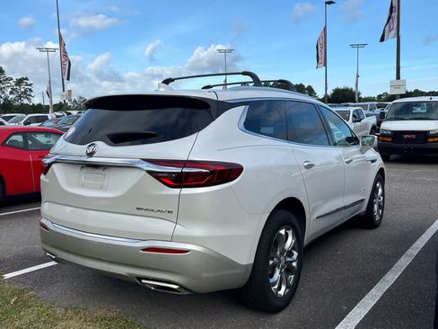 Used 2019 Buick Enclave Avenir w/ Avenir Technology Package FWD image 4