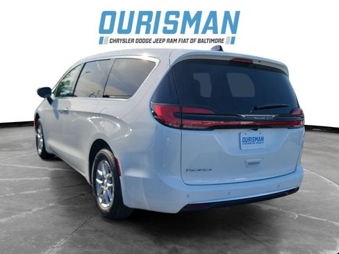 New 2027 Chrysler Pacifica Select w/ Family Tech Group FWD image 4