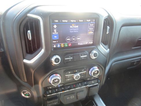 Used 2021 GMC Sierra 2500 AT4 w/ AT4 Premium Plus Package AWD/4WD image 37