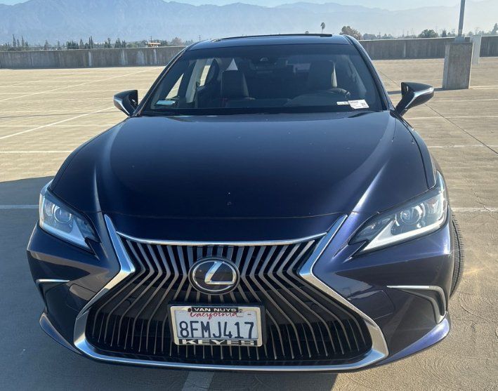 Used 2019 Lexus ES 300h w/ Premium Package FWD image 2