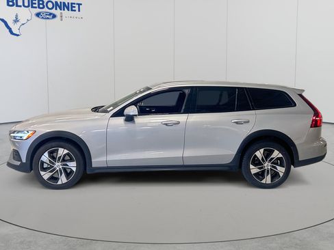 Used 2025 Volvo V60 B5 Cross Country Plus AWD/4WD image 8