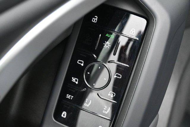 Used 2025 Audi Q5 Premium AWD/4WD image 12