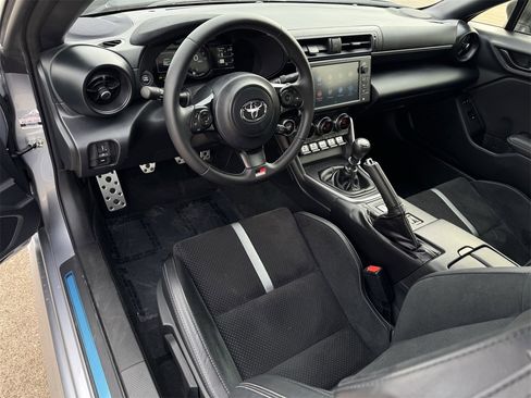 Used 2025 Toyota GR86 Premium image 9