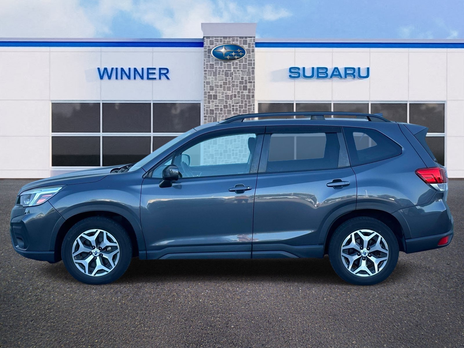 Used 2024 Subaru Forester Premium AWD/4WD image 2