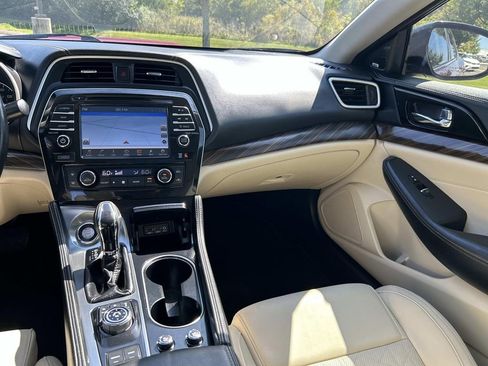 Used 2017 Nissan Maxima Platinum w/ Interior Lighting Package image 16