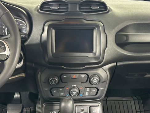 Used 2018 Jeep Renegade Latitude image 36