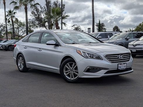 Used 2015 Hyundai Sonata SE w/ Option Group 09 FWD image 4