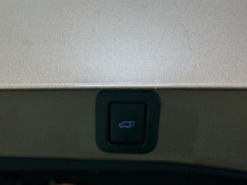 Used 2018 Toyota Highlander Limited Platinum image 32