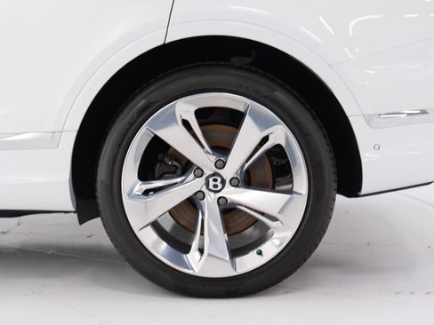 Certified 2023 Bentley Bentayga Extended Wheelbase AWD/4WD image 44