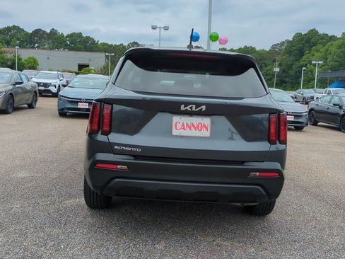 Used 2023 Kia Sorento LX FWD image 6