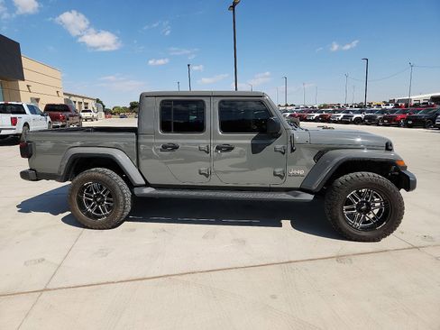 Used 2020 Jeep Gladiator Overland image 5