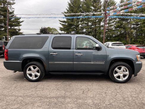Used 2009 Chevrolet Suburban LTZ image 4