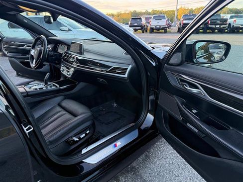 Used 2018 BMW 750i xDrive AWD/4WD image 14