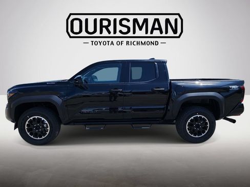 Used 2025 Toyota Tacoma TRD Sport AWD/4WD image 4