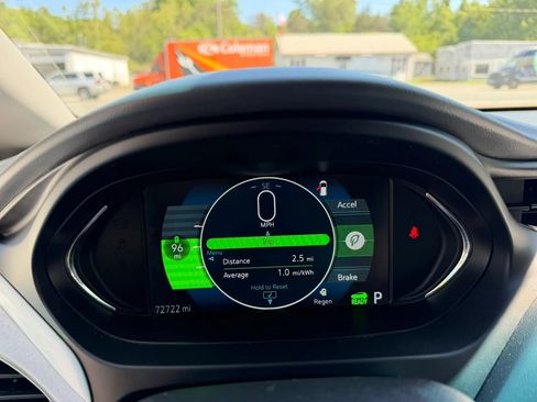 Used 2019 Chevrolet Bolt Premier w/ Infotainment Package FWD image 32