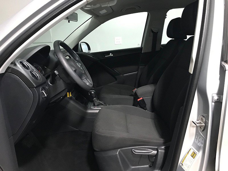 Used 2017 Volkswagen Tiguan Limited w/ Alloy Wheels Package AWD/4WD image 10