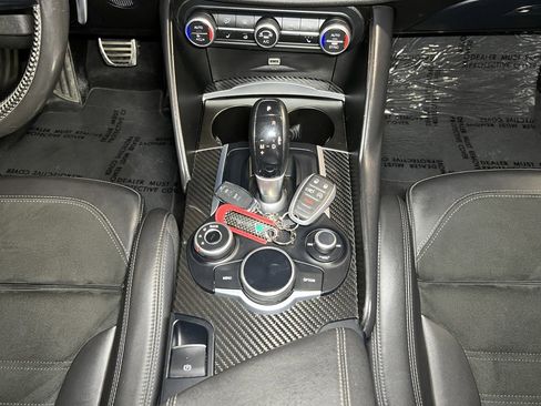 Used 2018 Alfa Romeo Giulia Quadrifoglio image 22