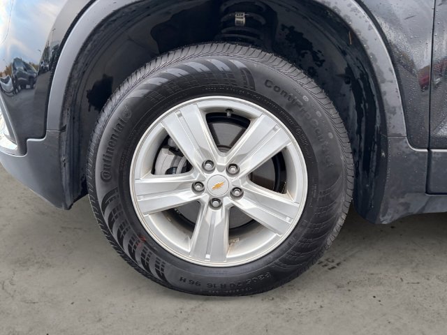 Used 2019 Chevrolet Trax LT w/ LT Convenience Package AWD/4WD image 9