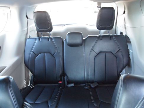 Used 2024 Chrysler Pacifica Touring-L FWD image 25