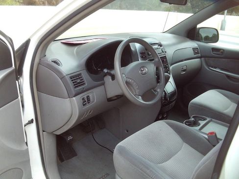 Used 2008 Toyota Sienna LE FWD image 16