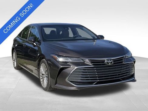Used 2019 Toyota Avalon Limited w/ All Weather Liner Package FWD image 1