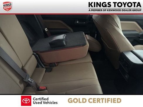 Used 2025 Toyota 4Runner Limited AWD/4WD image 9