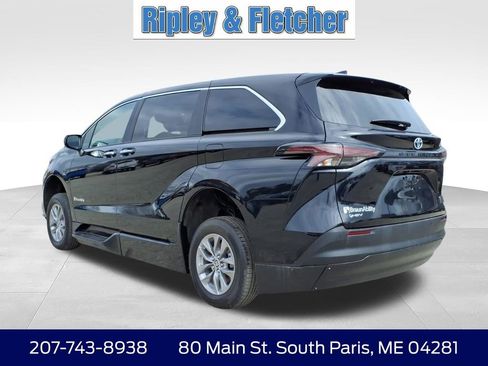 Used 2025 Toyota Sienna XLE FWD image 7
