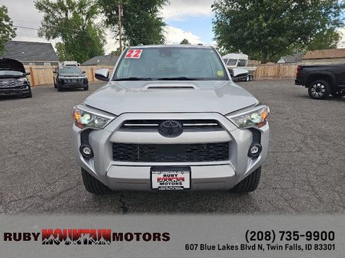 Used 2022 Toyota 4Runner TRD Off-Road AWD/4WD image 2