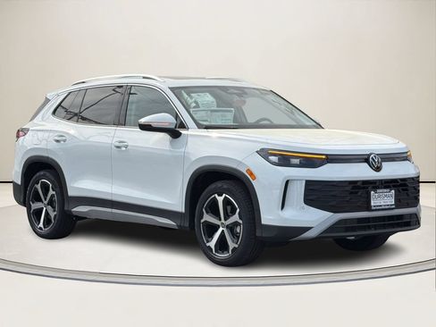 New 2026 Volkswagen Tiguan SE FWD image 1
