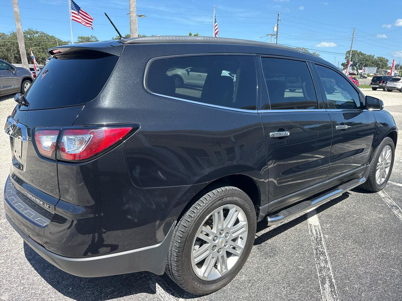 Used 2015 Chevrolet Traverse LT w/ Style and Technology Package FWD image 5