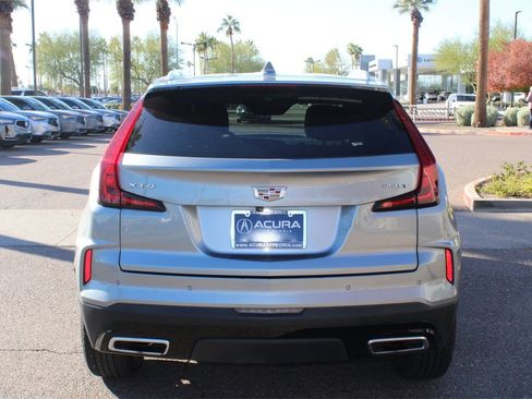 Used 2024 Cadillac XT4 Premium Luxury image 4