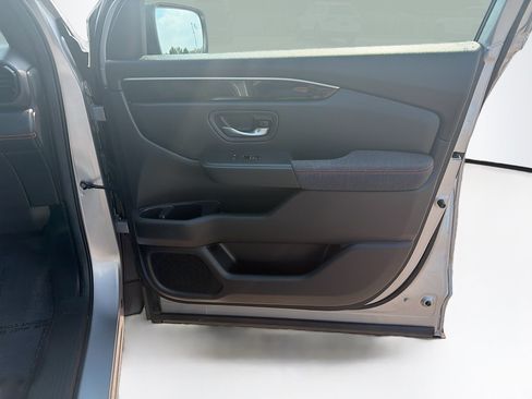 Used 2025 Honda Pilot Sport image 33