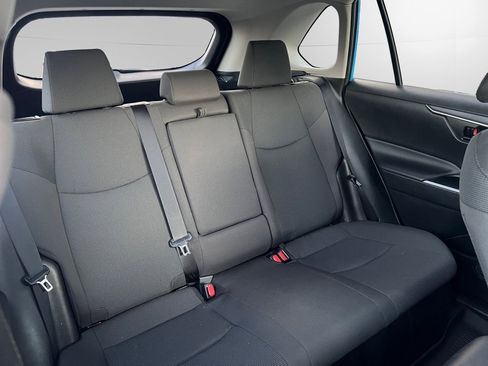 Used 2021 Toyota RAV4 LE image 19