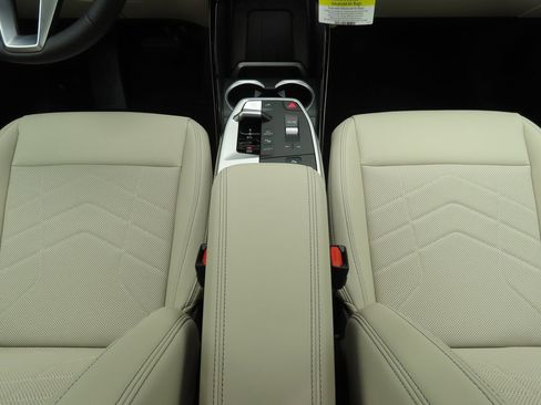 Used 2025 BMW X1 xDrive28i w/ Premium Package image 17