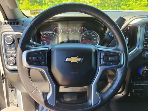 Used 2021 Chevrolet Silverado 1500 LT AWD/4WD image 21