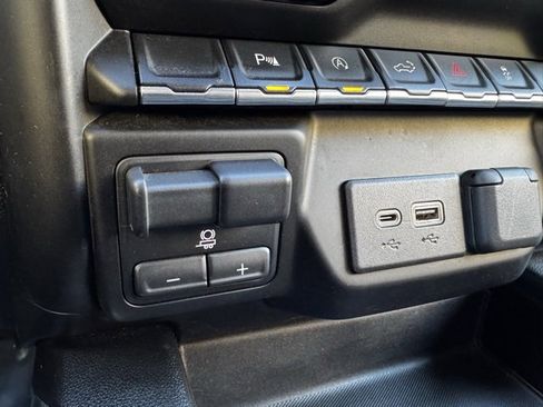 Used 2021 Chevrolet Silverado 1500 LTZ image 17