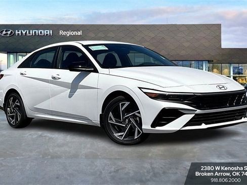 New 2025 Hyundai Elantra SEL image 6