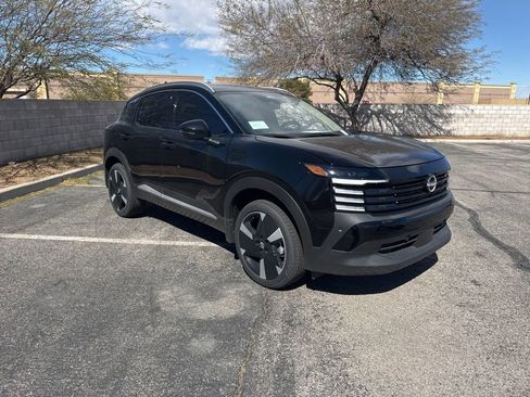 Used 2025 Nissan Kicks SR image 4