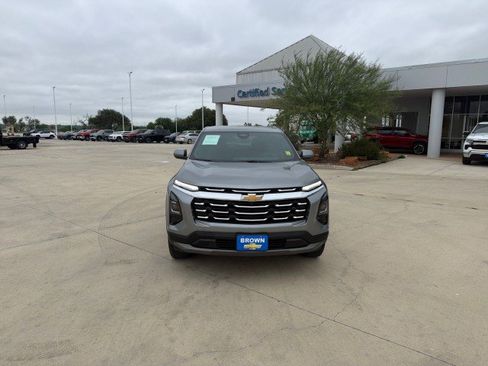 Used 2026 Chevrolet Equinox LT w/ Convenience Package II FWD image 2