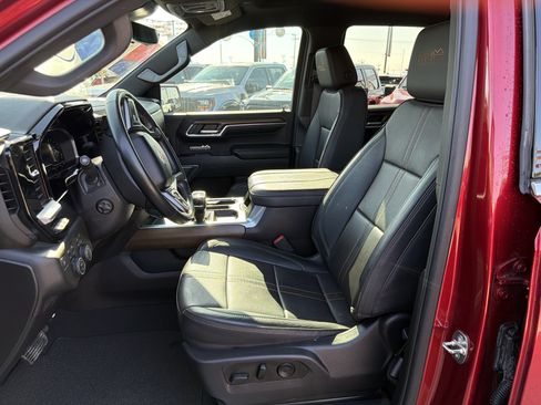 Used 2023 Chevrolet Silverado 1500 High Country w/ Technology Package AWD/4WD image 18