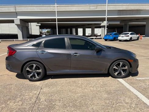 Used 2018 Honda Civic Touring image 6