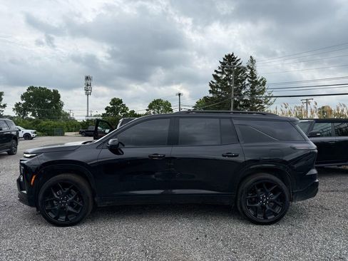 Used 2026 Chevrolet Traverse RS w/ LPO, Floor Liner Package AWD/4WD image 2